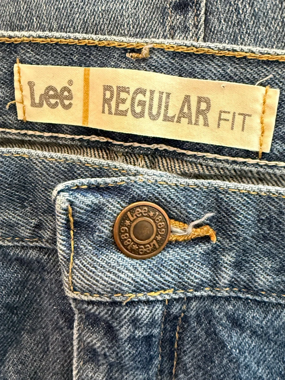 Lee Regular Fit Jeans Mens 42x36 Fits 40x36 Medium Wash Straight Leg 100% Cotton